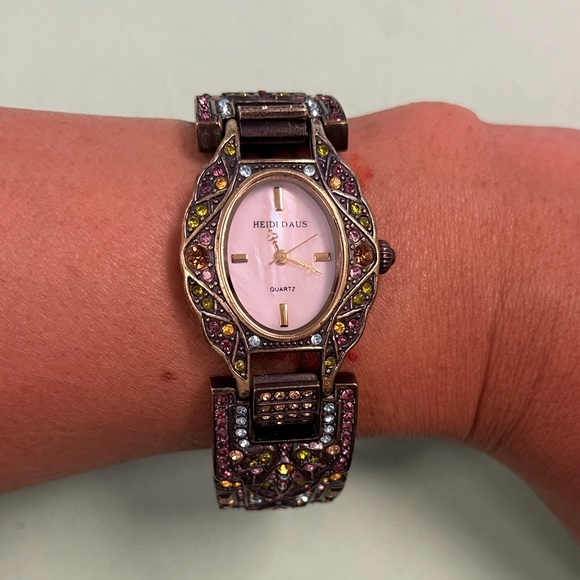 ☆ Heidi Daus Vintage Women's Crystal Watch - Picture 2 of 15